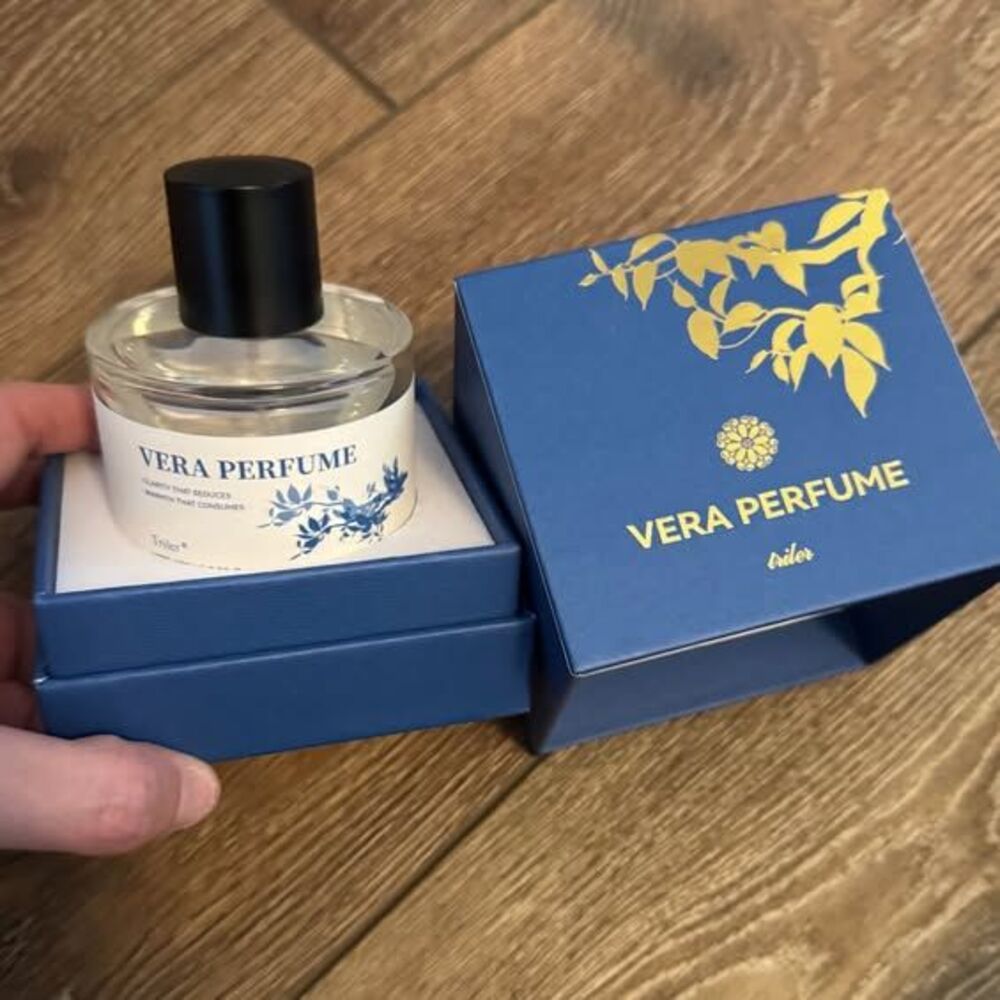 Triler Vera Perfume - Fresh Warm Floral - NEW in Blue & Gold Gift Box